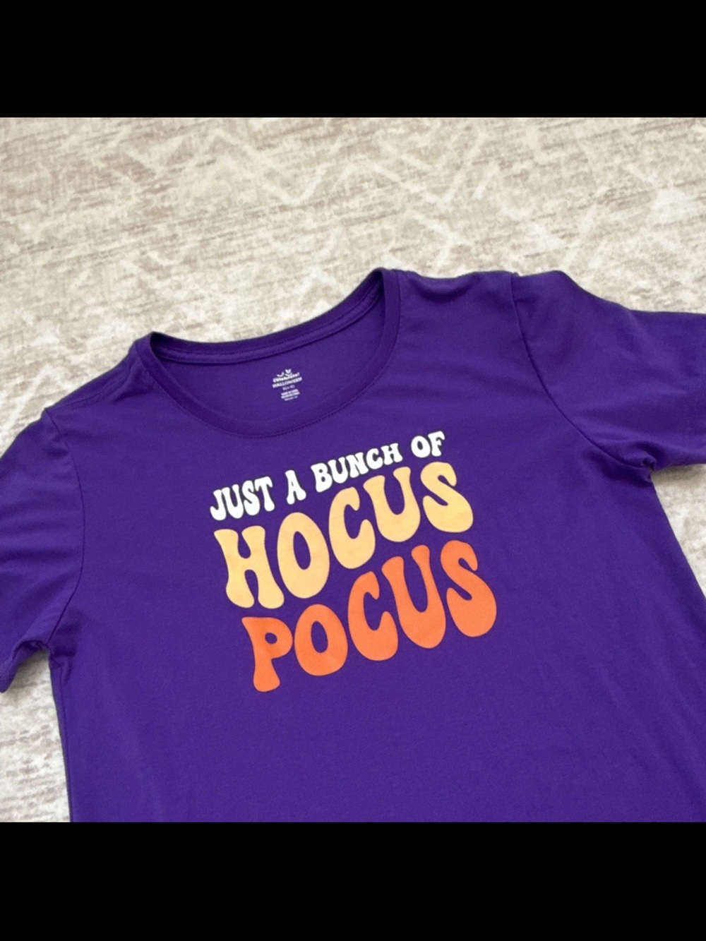 Disney Halloween “Just a Bunch of Hocus Pocus” Purple Graphic T-Shirt Medium - Picture 5 of 5